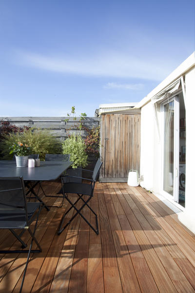 https://media.laparqueterienouvelle.fr/cache-buster-2-1634907049/website/var/tmp/image-thumbnails/10000/17651/thumb__magento_equigrid_v/terrasse-elondo-massif-brut-profil-lisse-fsc-122-3_laparqueterienouvelle_2800.jpeg