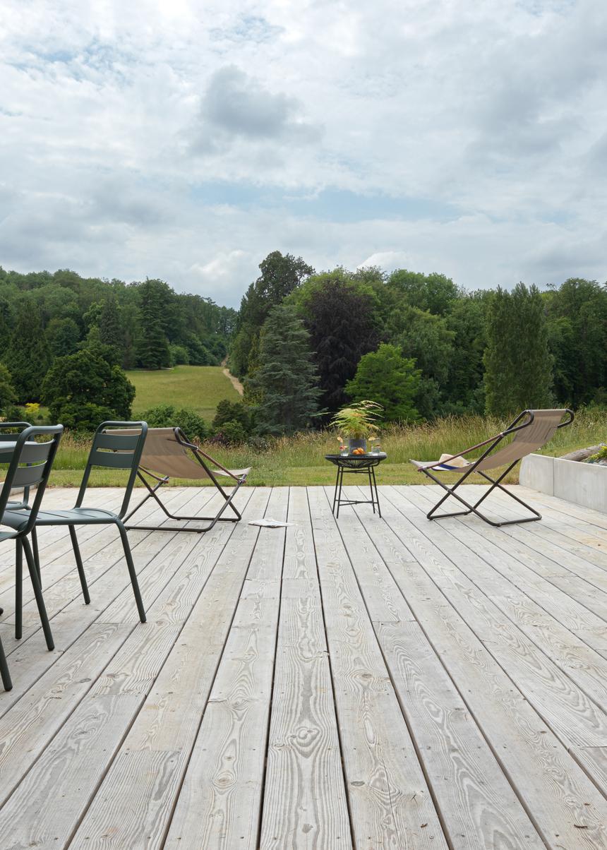 Conseils et astuces pour nettoyer et entretenir votre terrasse en bois