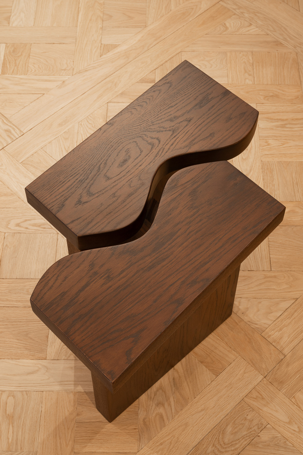 https://media.laparqueterienouvelle.fr/cache-buster-2-1745336171/website/var/tmp/image-thumbnails/20000/22479/thumb__magento_equigrid_v/parquet-chene-massif-dalle-versailles-contemporain-brut-fini-sur-place-prbis-go0-tikamoon-s178-09_laparqueterienouvelle_2800.jpeg