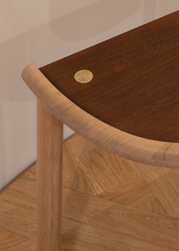 https://media.laparqueterienouvelle.fr/cache-buster-2-1745336177/website/var/tmp/image-thumbnails/20000/22480/thumb__magento_equigrid_v/parquet-chene-massif-dalle-versailles-contemporain-brut-fini-sur-place-prbis-go0-tikamoon-s178-10_laparqueterienouvelle_2800.jpeg