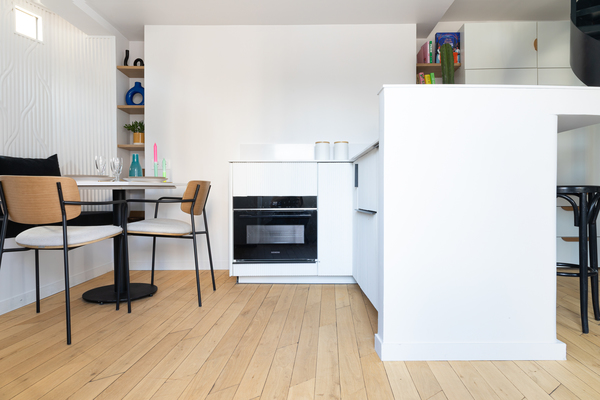 https://media.laparqueterienouvelle.fr/cache-buster-2-1746781299/website/var/tmp/image-thumbnails/20000/22587/thumb__magento_equigrid_v/parquet-chene-massif-point-ardennes-vieilli-lucca-elegence-chants-brules-st-louis-s181-02_laparqueterienouvelle_2800.jpeg