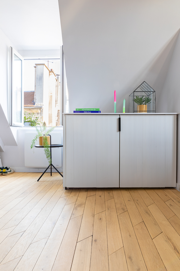 https://media.laparqueterienouvelle.fr/cache-buster-2-1746781329/website/var/tmp/image-thumbnails/20000/22594/thumb__magento_equigrid_v/parquet-chene-massif-point-ardennes-vieilli-lucca-elegence-chants-brules-st-louis-s181-09_laparqueterienouvelle_2800.jpeg