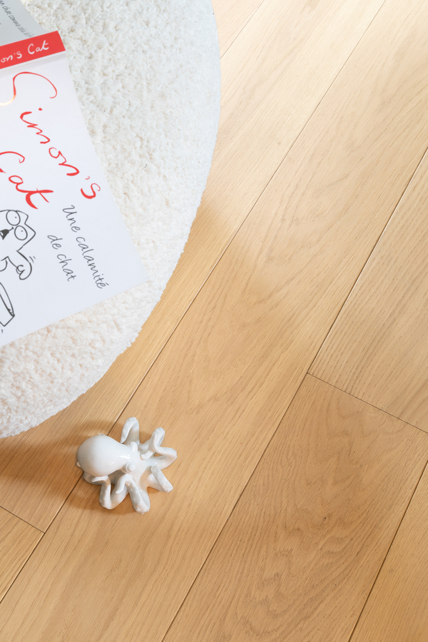 https://media.laparqueterienouvelle.fr/cache-buster-2-1746781357/website/var/tmp/image-thumbnails/20000/22600/thumb__magento_equigrid_v/parquet-chene-contrecolle-brosse-baker-matiere-chatou-s179-03_laparqueterienouvelle_2800.jpeg