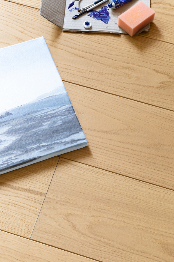 https://media.laparqueterienouvelle.fr/cache-buster-2-1746781377/website/var/tmp/image-thumbnails/20000/22605/thumb__magento_equigrid_v/parquet-chene-contrecolle-brosse-baker-matiere-chatou-s179-08_laparqueterienouvelle_2800.jpeg
