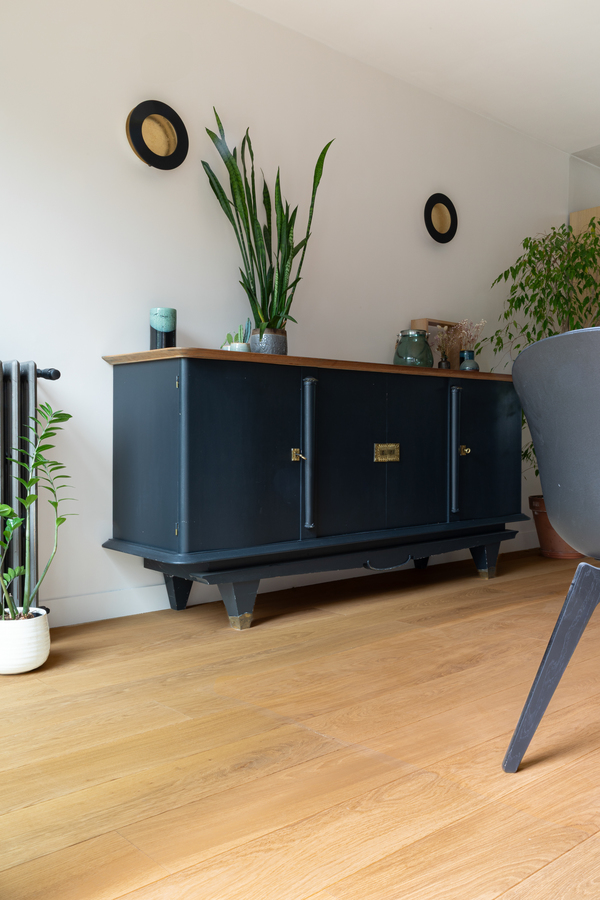 https://media.laparqueterienouvelle.fr/cache-buster-2-1746781394/website/var/tmp/image-thumbnails/20000/22609/thumb__magento_equigrid_v/parquet-chene-contrecolle-brosse-baker-matiere-chatou-s179-12_laparqueterienouvelle_2800.jpeg