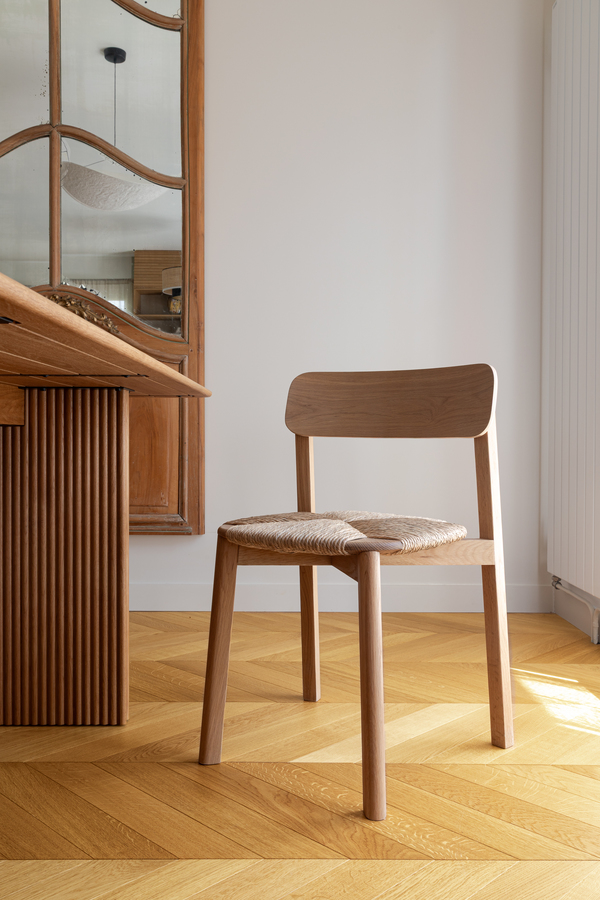 https://media.laparqueterienouvelle.fr/cache-buster-2-1751641768/website/var/tmp/image-thumbnails/20000/22657/thumb__magento_equigrid_v/parquet-chene-contrecolle-14x90-brosse-vernis-mat-raspail-prbis-la-maison-rose-s183-09_laparqueterienouvelle_2800.jpeg